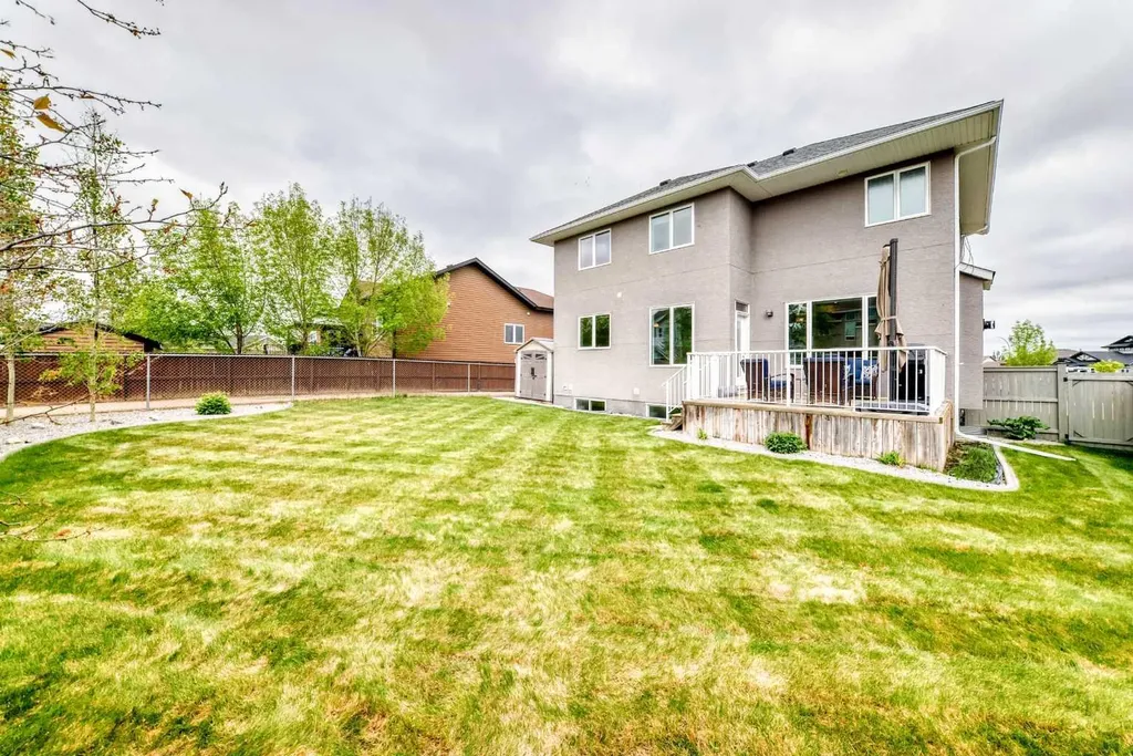 8 Eva Crescent Lacombe AB T4L 1Z2