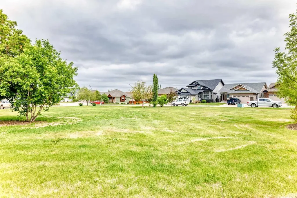 8 Eva Crescent Lacombe AB T4L 1Z2