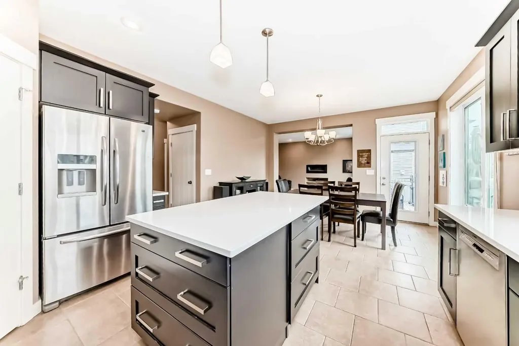 8 Eva Crescent Lacombe AB T4L 1Z2