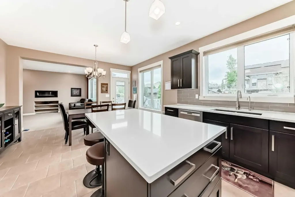 8 Eva Crescent Lacombe AB T4L 1Z2
