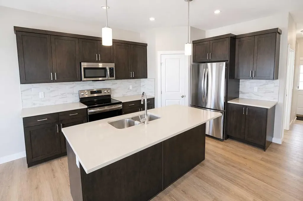 4438 Van Eaton Way Clive AB T0C 0Y0