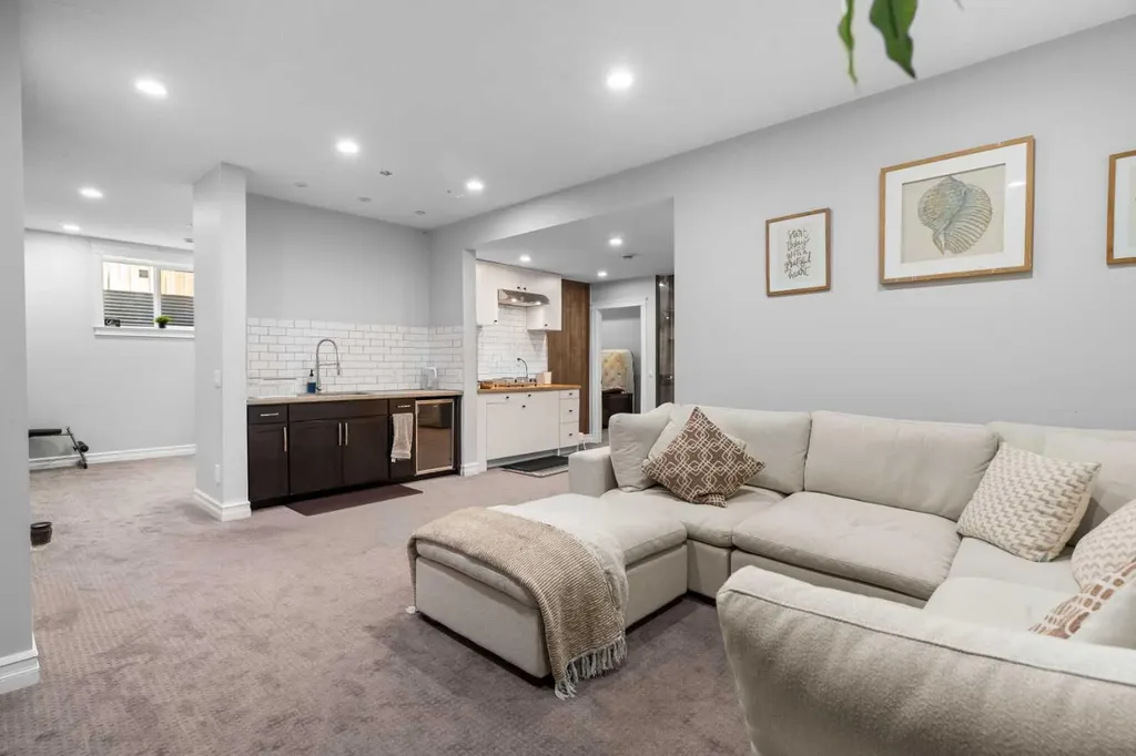 409 Kinniburgh Boulevard Chestermere AB T1X0P4