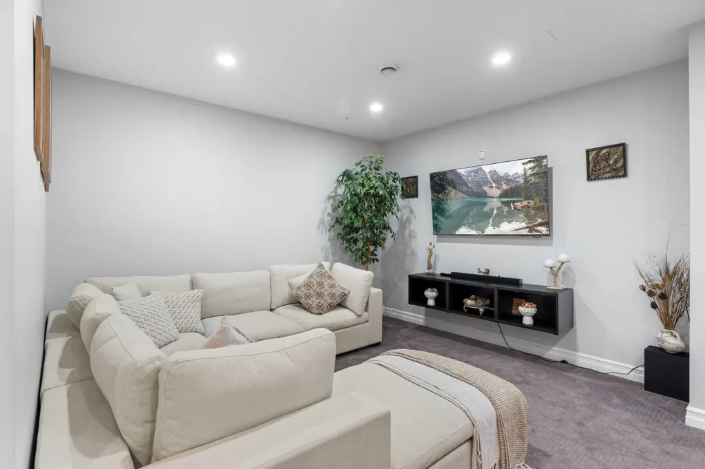 409 Kinniburgh Boulevard Chestermere AB T1X0P4
