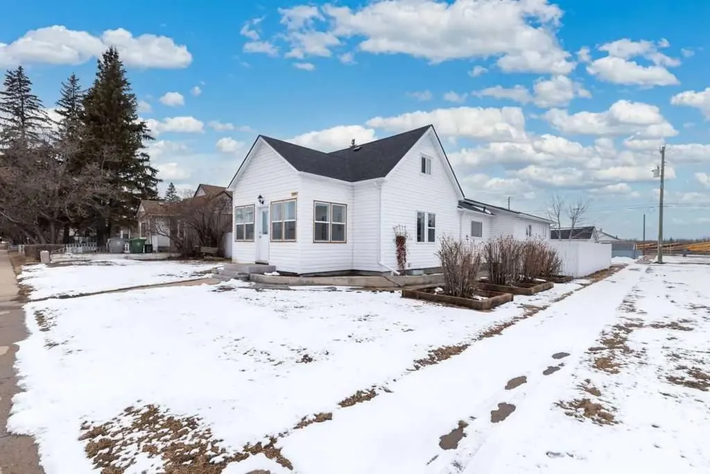 4504 49 Street Lloydminster SK S9V 0L5