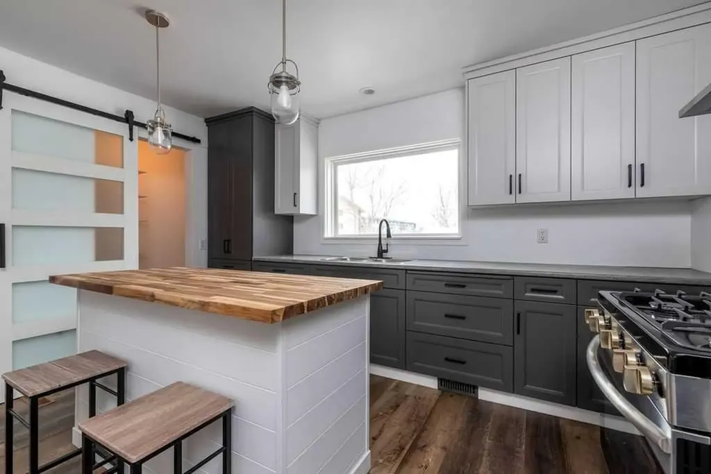 4504 49 Street Lloydminster SK S9V 0L5