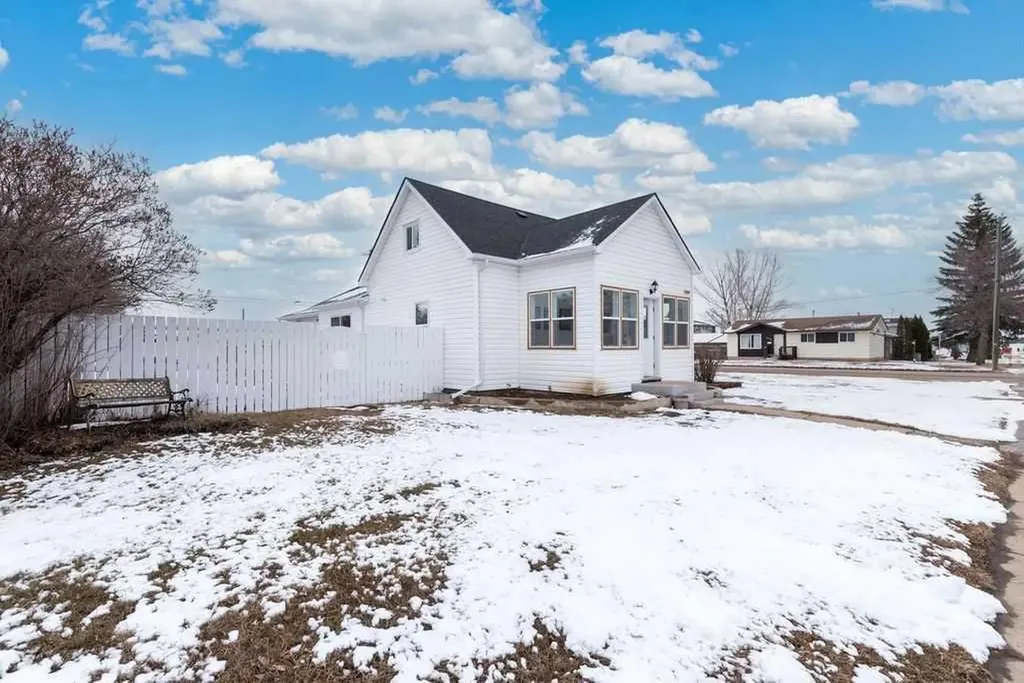 4504 49 Street Lloydminster SK S9V 0L5