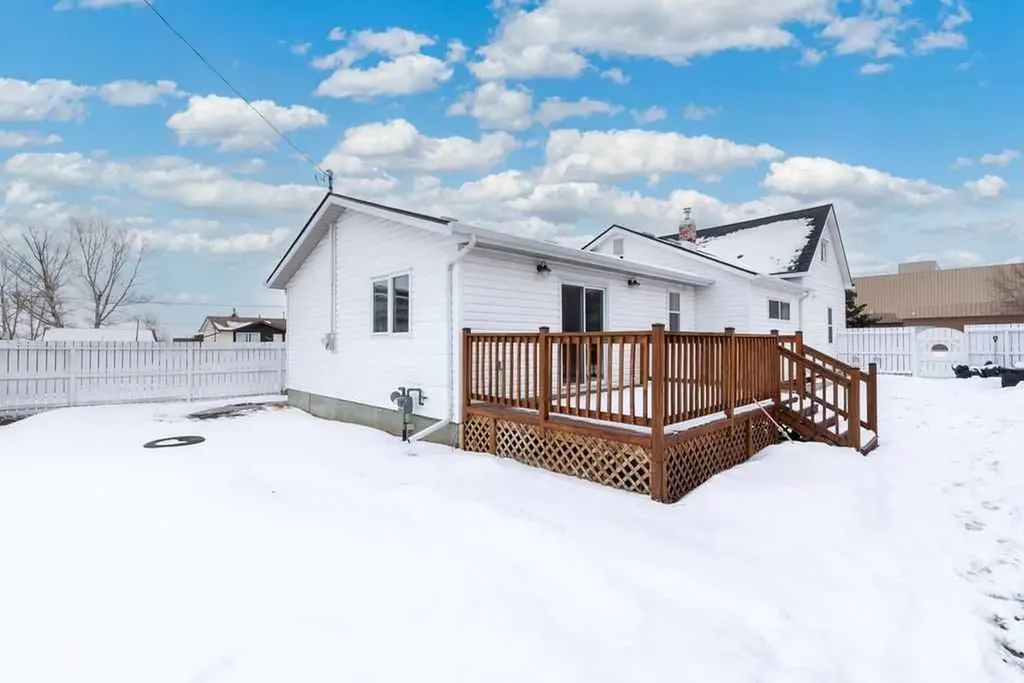 4504 49 Street Lloydminster SK S9V 0L5