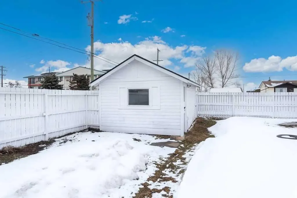 4504 49 Street Lloydminster SK S9V 0L5