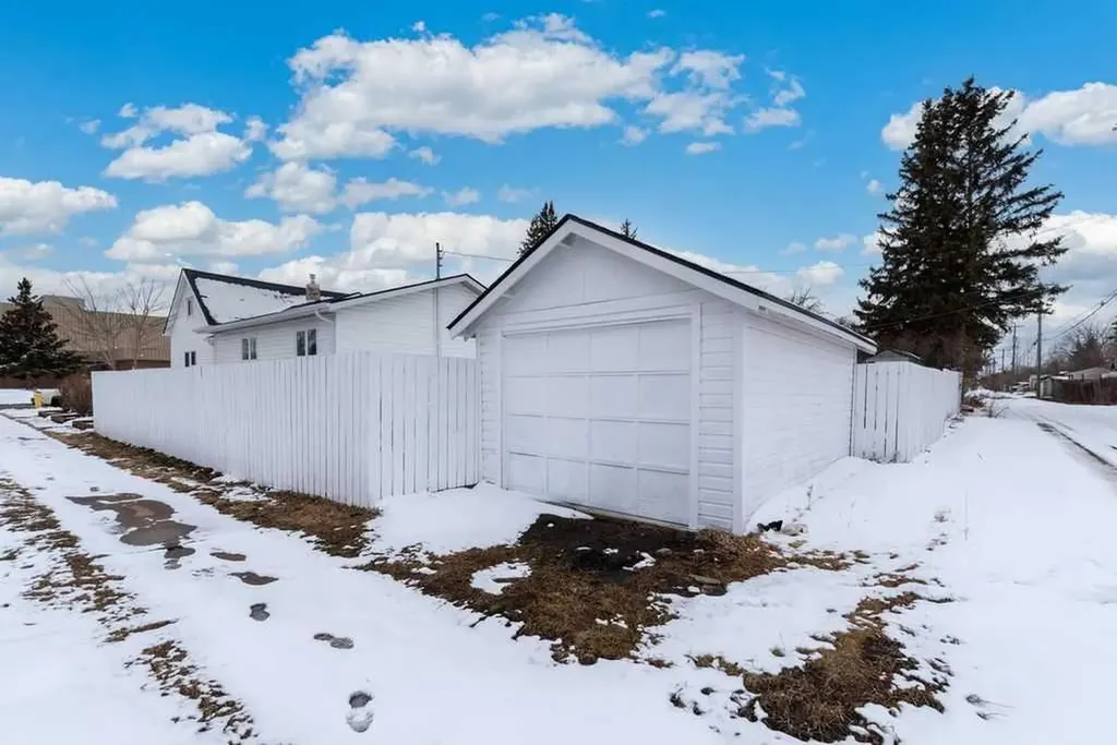 4504 49 Street Lloydminster SK S9V 0L5