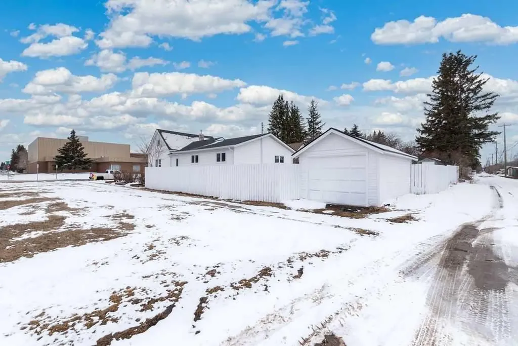 4504 49 Street Lloydminster SK S9V 0L5