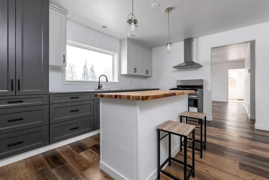 4504 49 Street Lloydminster SK S9V 0L5