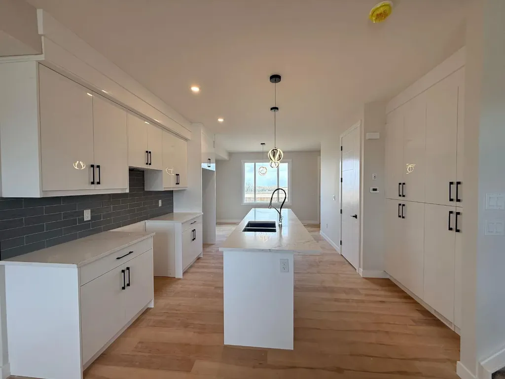 1927 Mccaskill Drive Crossfield AB T0M 0S0