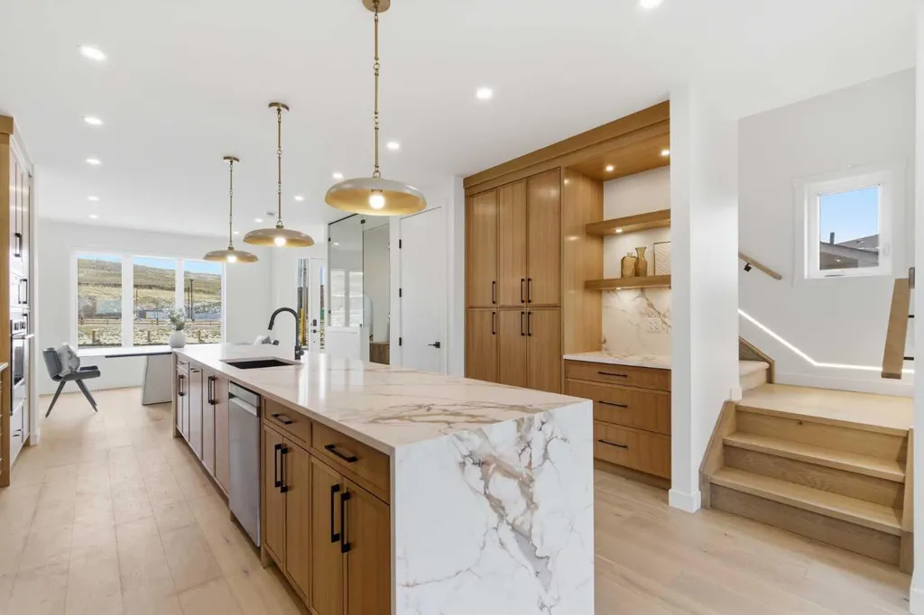 2119 Mackay Road NW Calgary AB T3B 1C9