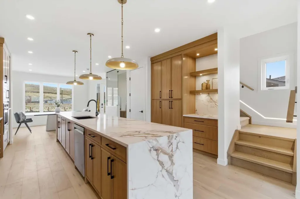 2119 Mackay Road NW Calgary AB T3B 1C9