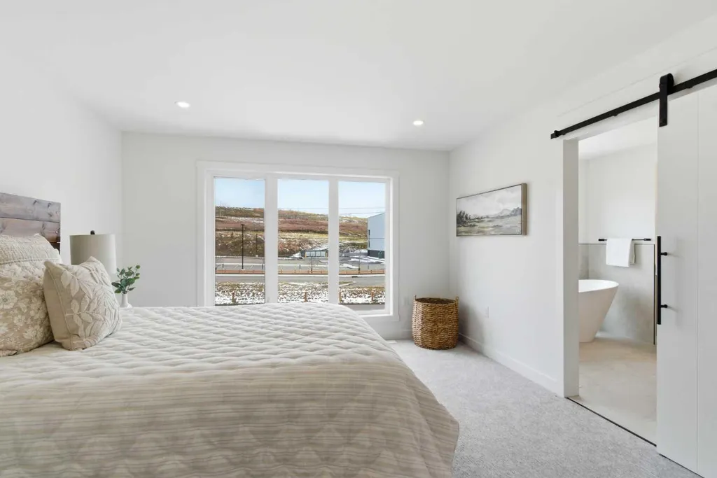 2119 Mackay Road NW Calgary AB T3B 1C9