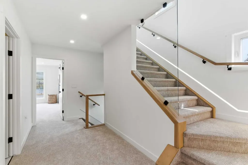 2119 Mackay Road NW Calgary AB T3B 1C9