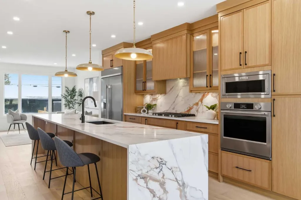 2119 Mackay Road NW Calgary AB T3B 1C9