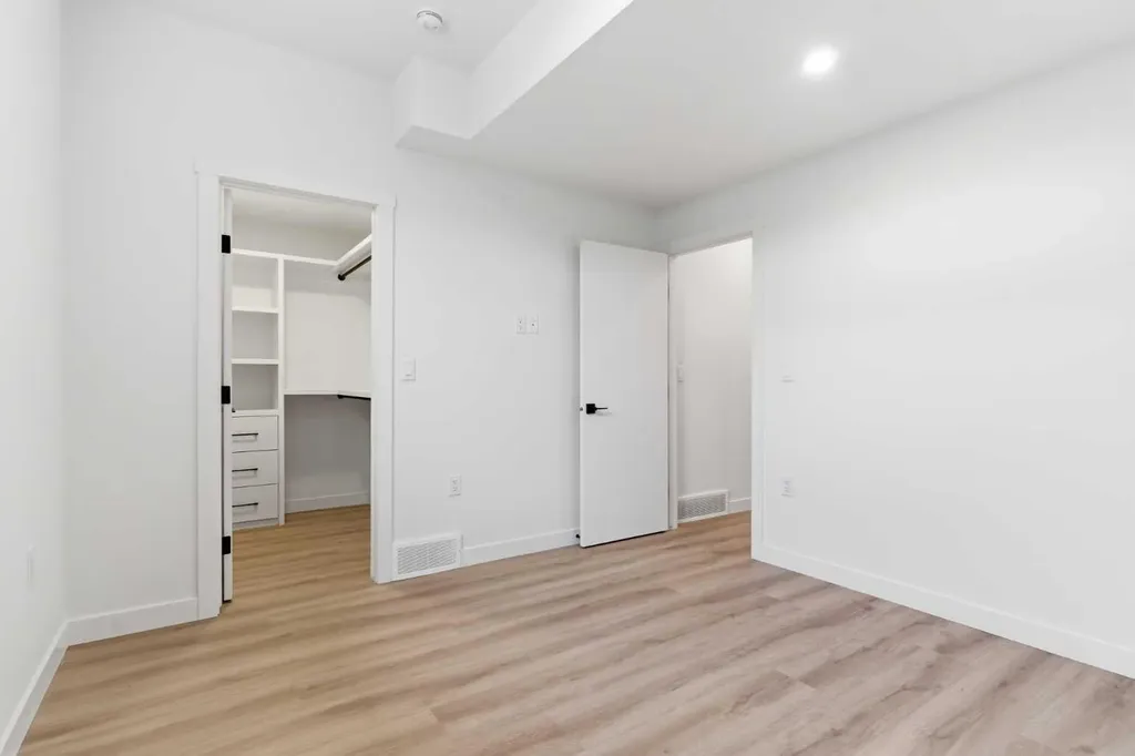 2119 Mackay Road NW Calgary AB T3B 1C9