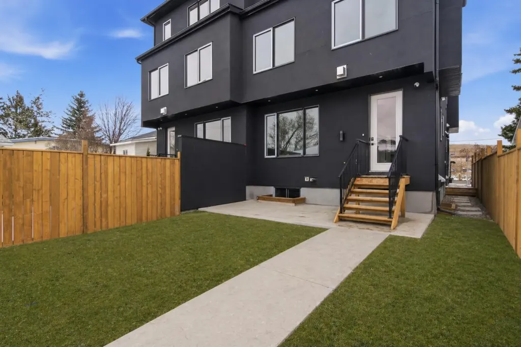 2119 Mackay Road NW Calgary AB T3B 1C9