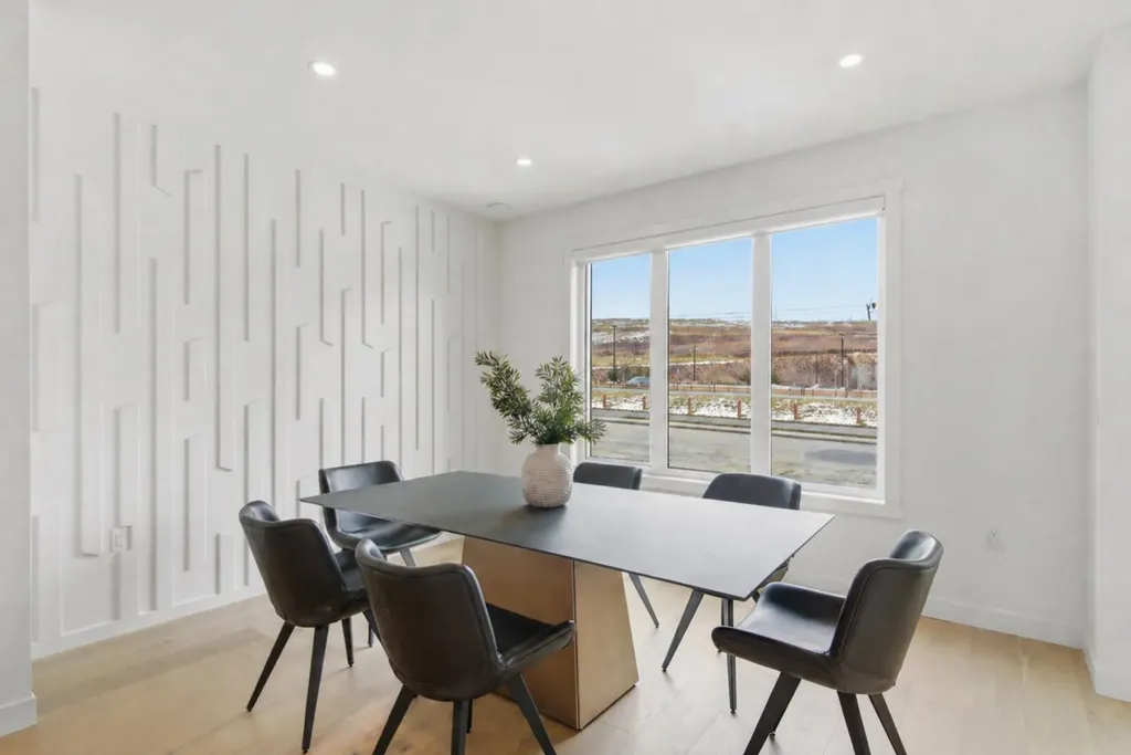 2119 Mackay Road NW Calgary AB T3B 1C9