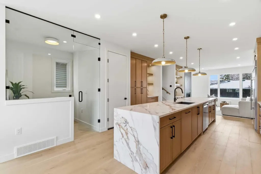 2119 Mackay Road NW Calgary AB T3B 1C9