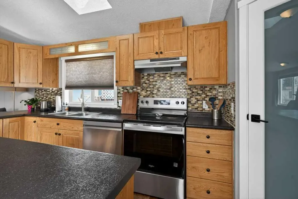 3223 83 Street NW Calgary AB T2B 5N7