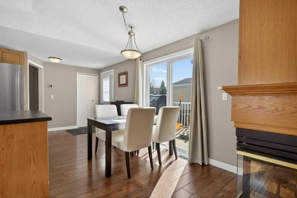 3223 83 Street NW Calgary AB T2B 5N7