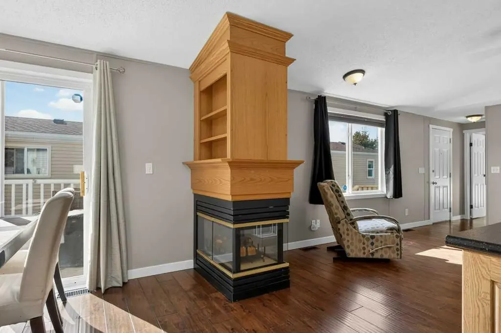 3223 83 Street NW Calgary AB T2B 5N7