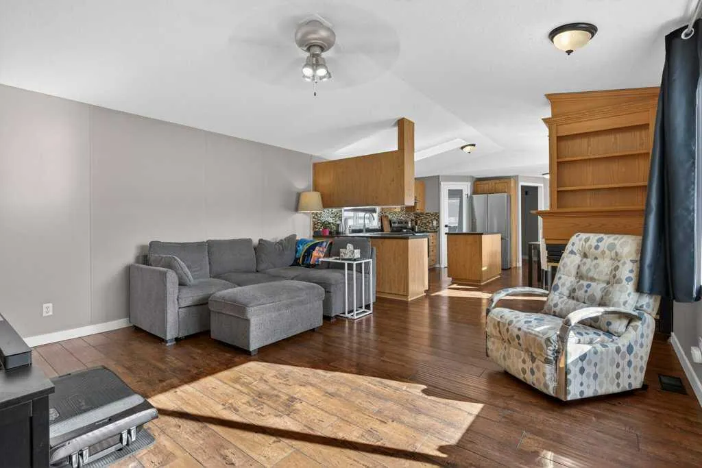 3223 83 Street NW Calgary AB T2B 5N7