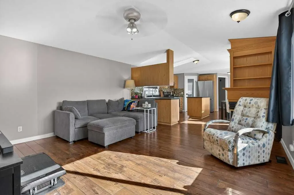 3223 83 Street NW Calgary AB T2B 5N7