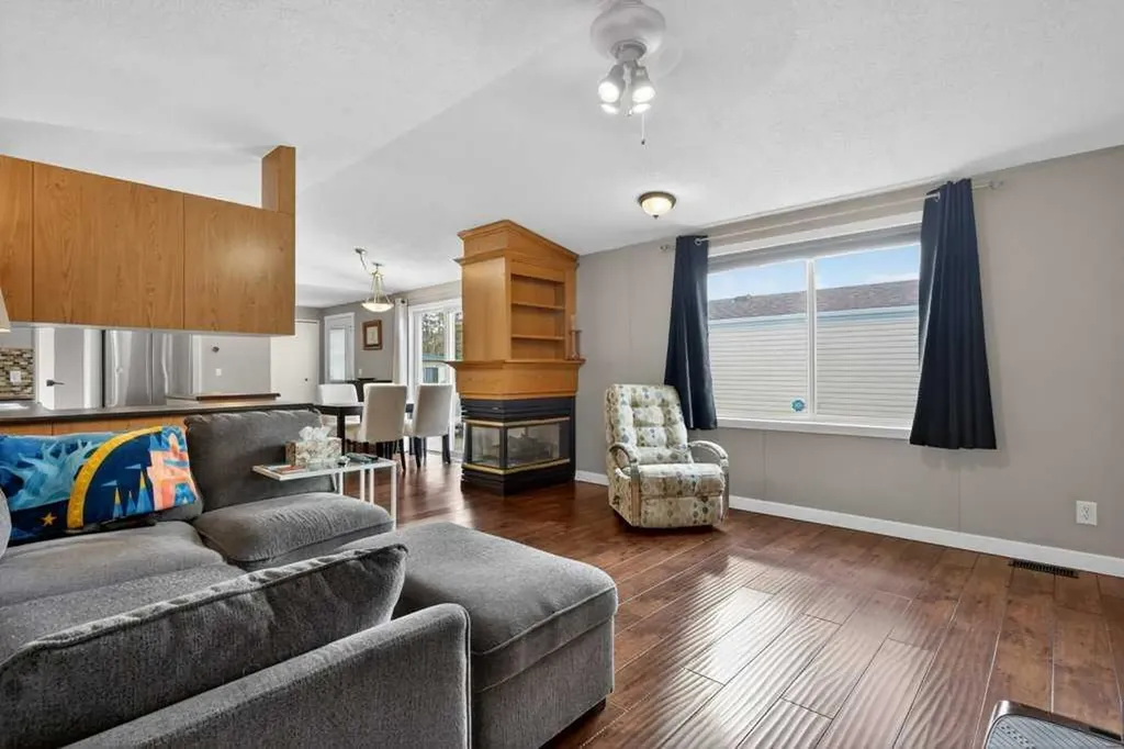 3223 83 Street NW Calgary AB T2B 5N7