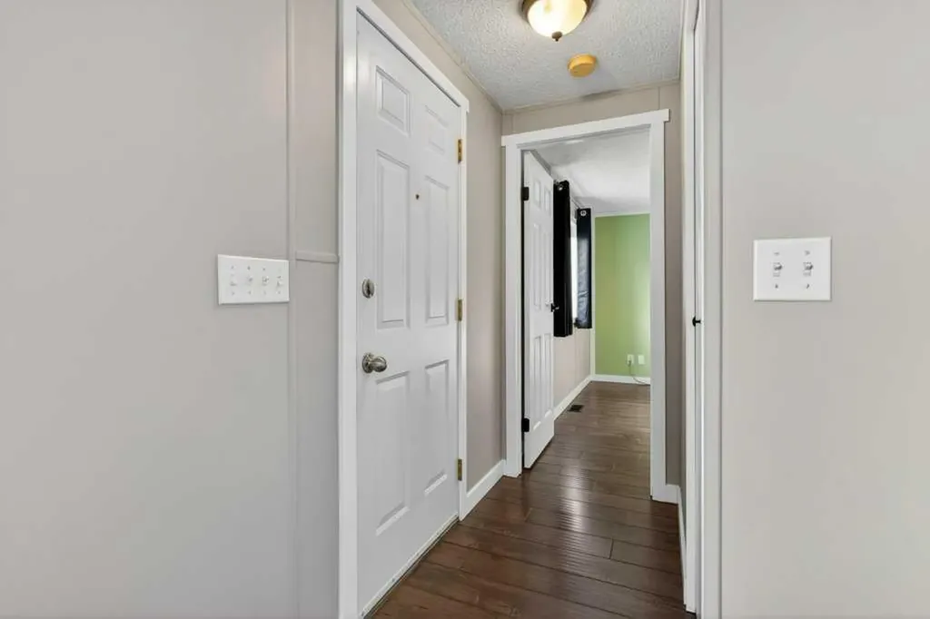 3223 83 Street NW Calgary AB T2B 5N7