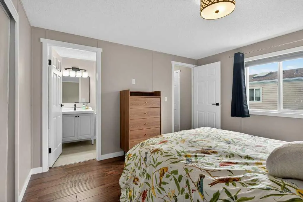 3223 83 Street NW Calgary AB T2B 5N7