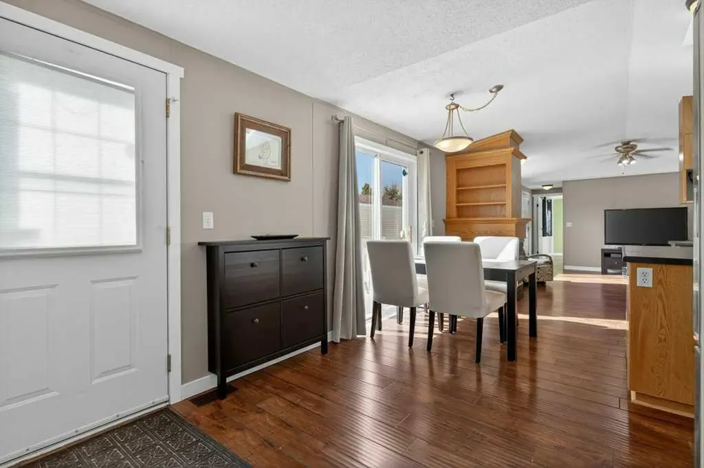 3223 83 Street NW Calgary AB T2B 5N7