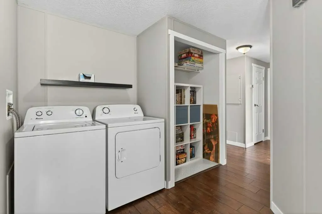 3223 83 Street NW Calgary AB T2B 5N7