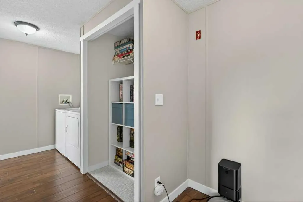 3223 83 Street NW Calgary AB T2B 5N7