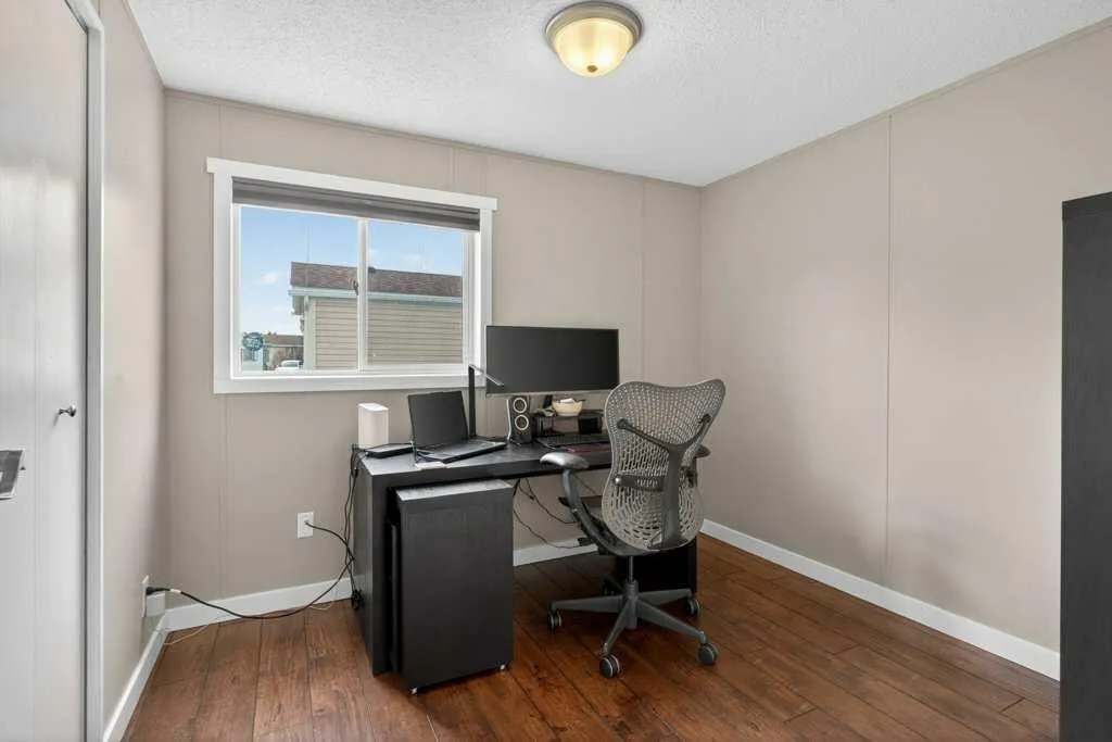 3223 83 Street NW Calgary AB T2B 5N7