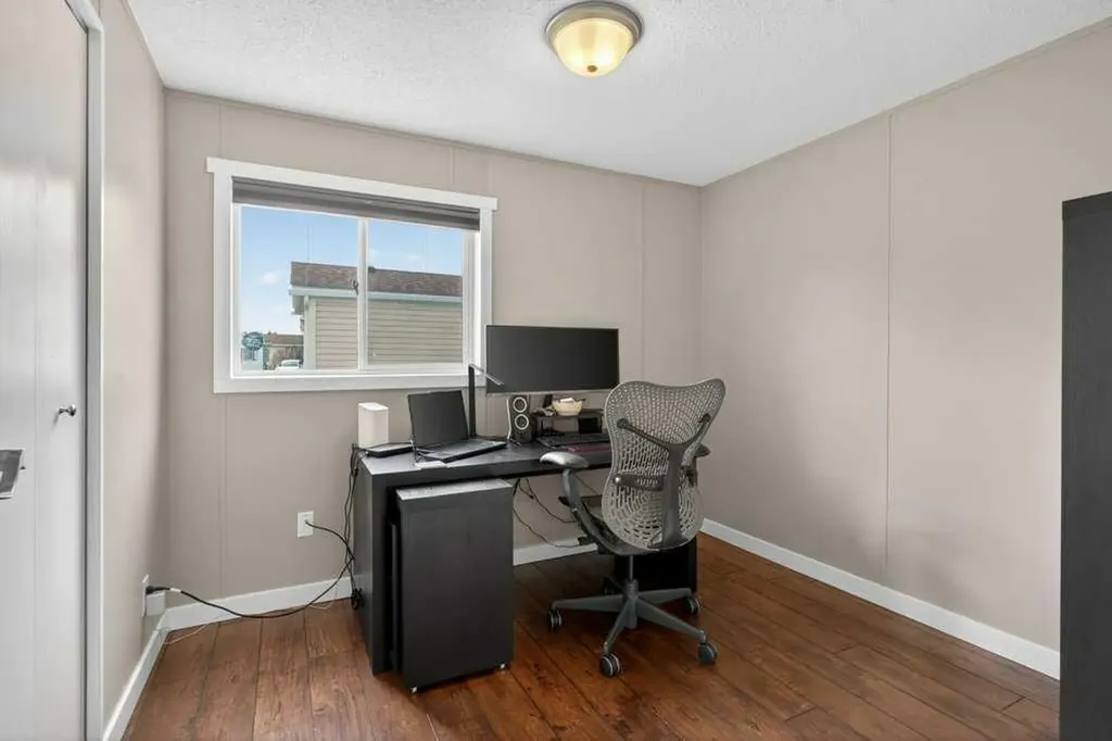 3223 83 Street NW Calgary AB T2B 5N7