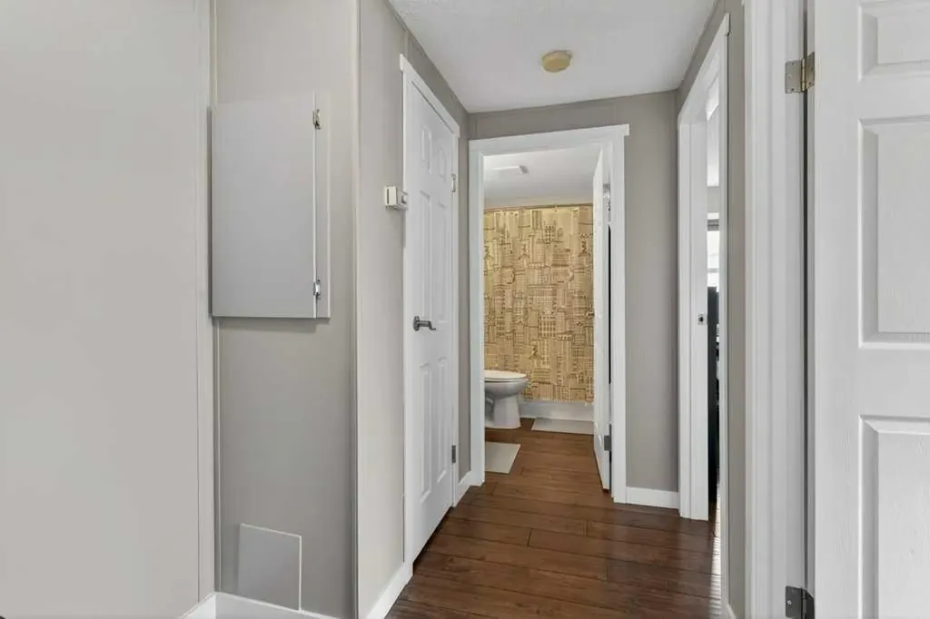 3223 83 Street NW Calgary AB T2B 5N7