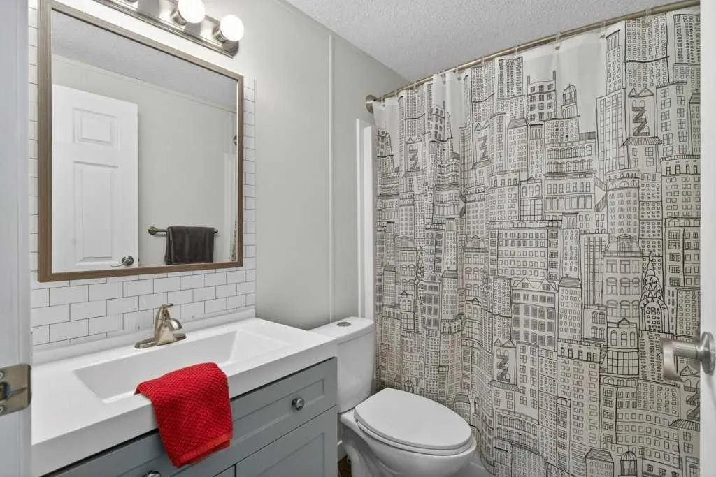 3223 83 Street NW Calgary AB T2B 5N7