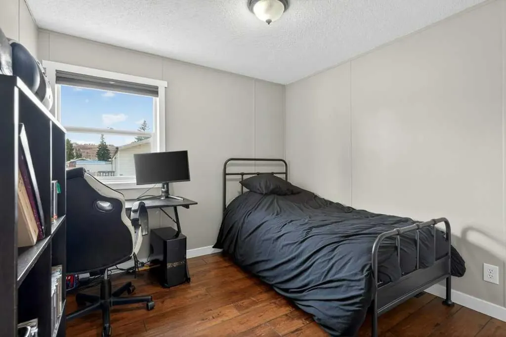 3223 83 Street NW Calgary AB T2B 5N7