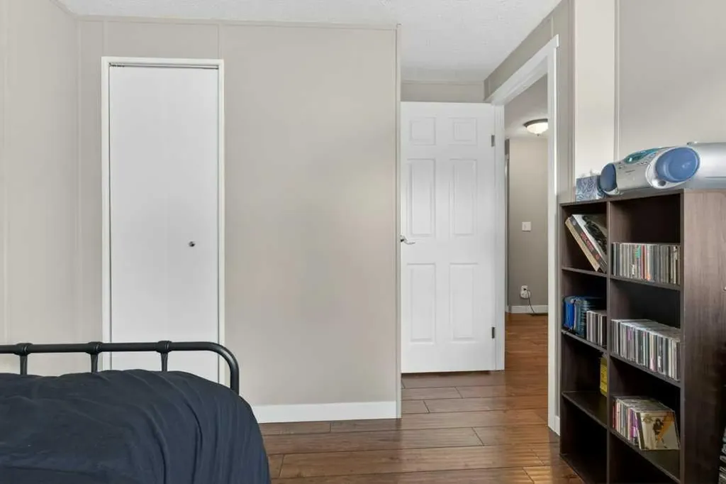 3223 83 Street NW Calgary AB T2B 5N7