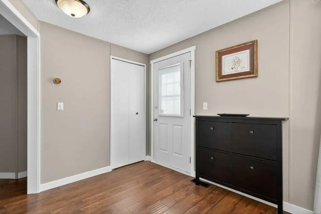 3223 83 Street NW Calgary AB T2B 5N7