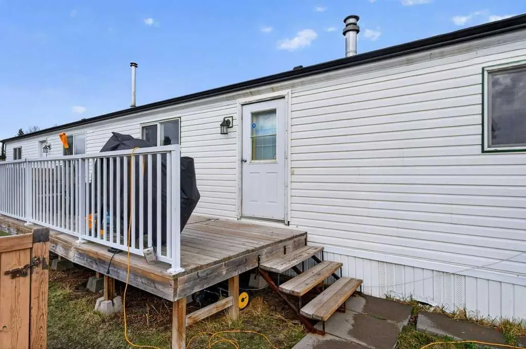 3223 83 Street NW Calgary AB T2B 5N7
