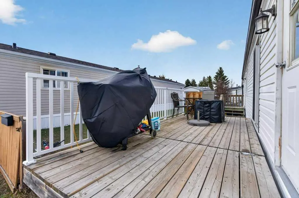 3223 83 Street NW Calgary AB T2B 5N7