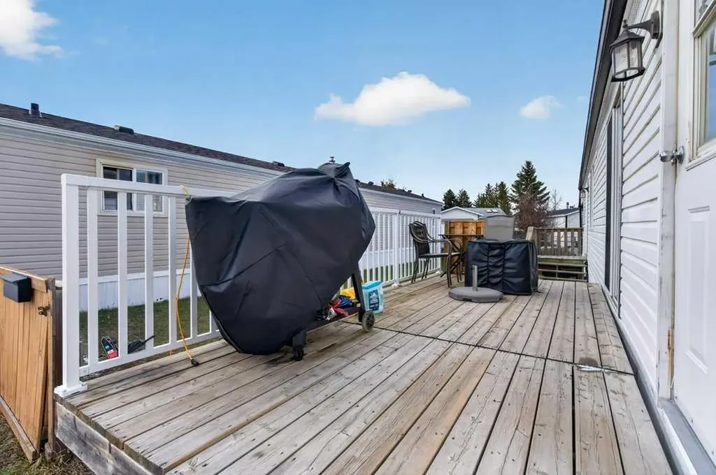 3223 83 Street NW Calgary AB T2B 5N7