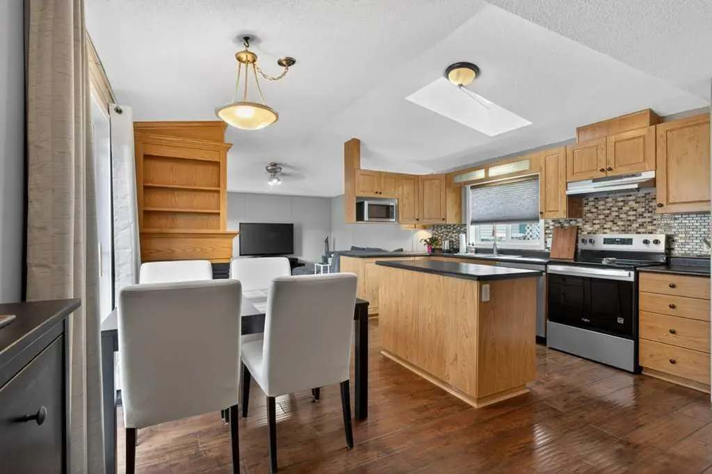 3223 83 Street NW Calgary AB T2B 5N7