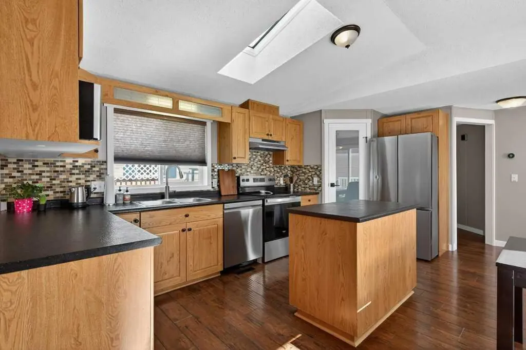 3223 83 Street NW Calgary AB T2B 5N7
