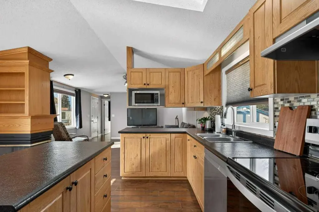 3223 83 Street NW Calgary AB T2B 5N7