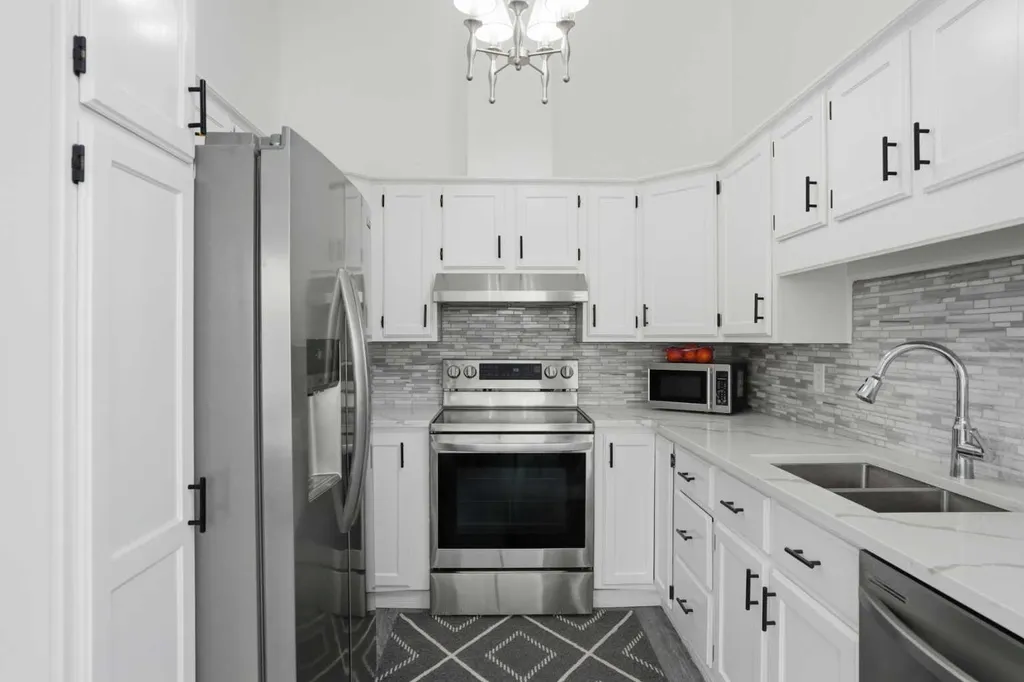 203 Shawglen Road SW Calgary AB T2Y 1Y2